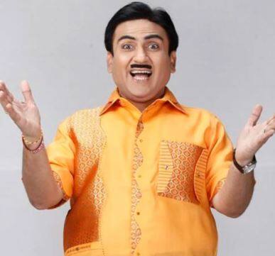 'तारक मेहता का उल्टा चश्मा' में जेठालाल का रोल निभाने वाले दिलीप जोशी शो में सबसे लोकप्रिय किरदारों में से एक हैं. पिछले कुछ सालों दिलीप जोशी ने हर घर में अपनी पहचान बना ली है. रिपोर्ट्स के मुताबिक एक्टर टीवी सीरियल के हर एपिसोड के लिए लगभग 1.5-2 लाख रुपये चार्ज करते हैं.