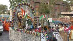 Photos: भरतपुर में धूमधाम से निकाली गई भगवान परशुराम की शोभायात्रा, महापुरुषों की झांकियों ने मोहा मन