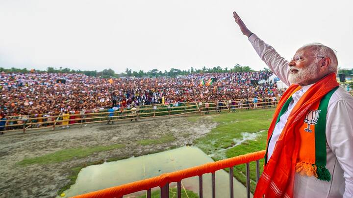 फलोदी सट्टा बाजार का दावा है कि उत्तर प्रदेश में बीजेपी गठबंधन को 70-75 सीटें और इंडिया गठबंधन को 5-10 सीटें मिलने का अनुमान है. बता दें कि 18वीं लोकसभा चुनाव 2024 के लिए 1 जून (शनिवार) को मतदान संपन्न हो चुका है, जबकि 4 जून को नतीजे घोषित होंगे.