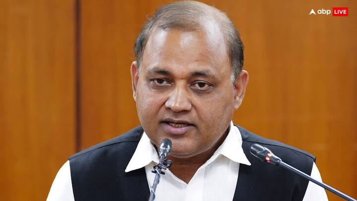 नई दिल्ली क्षेत्र से आम चुनाव में आप के उम्मीदवार ने कहा कि अगर नरेंद्र मोदी तीसरी बार पीएम पद की शपथ लेंगे तो वह सिर मुंडा लेंगे.