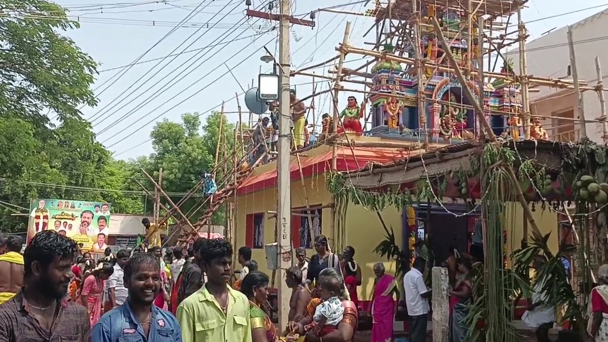 சின்னாளபட்டி அருகே ஸ்ரீ மாரியம்மன் கோயில் கும்பாபிஷேக விழா - ஆயிரக்கணக்கான பக்தர்கள் பங்கேற்பு