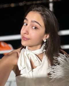 Anant Ambani Pre Wedding: अनंत अंबानी के प्री-वेडिंग बैश में सारा अली खान ने की जमकर मस्ती, क्रूज से शेयर की अनदेखी तस्वीरें