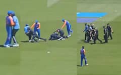 Watch: ટી20 વર્લ્ડકપમાં મોટી ચૂક, ફેને ચાલુ મેચમાં ગ્રાઉન્ડ પર જઇ રોહિત શર્માને પકડી લીધો, પોલીસ આવતા જ......