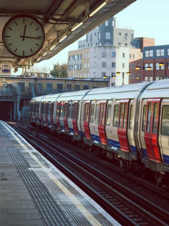 दिल्ली मेट्रो और दुबई मेट्रो में क्या अंतर है?