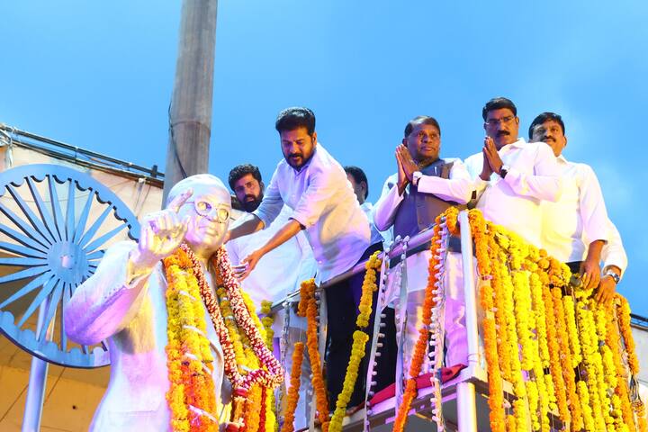 తెలంగాణ రాష్ట్రం ఏర్పడి నేటి (జూన్ 2)తో  పదేళ్లు పూర్తి అయింది. ఈ ఏడాది దశాబ్ది ఉత్సవాలను ఘనంగా నిర్వహించాలని రాష్ట్రంలో తొలిసారి ఏర్పడిన కాంగ్రెస్ ప్రభుత్వం నిర్ణయం తీసుకుంది.