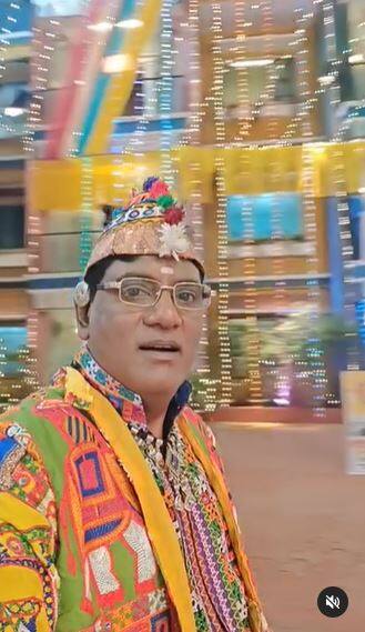 तनुज महाशबड़े TMKOC में अय्यर का किरदार निभाते हैं, जो प्रति एपिसोड लगभग 65,000 रुपये लेते हैं. वह 2008 में इसकी शुरुआत से ही शो का हिस्सा रहे हैं और अपने किरदार और जेठालाल के बीच एंटरटेनमेंट के लिए जाने जाते हैं, खासकर बबीता जी को लेकर.