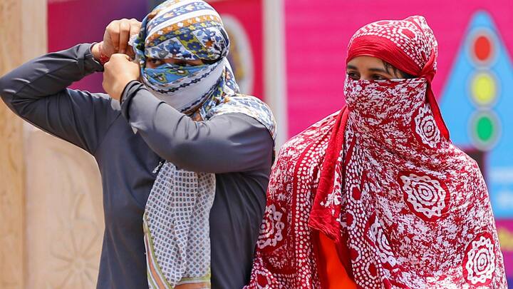 পাশাপাশি ৮ জেলায় রয়েছে বজ্রবিদ্যুৎ সহ বৃষ্টির সম্ভাবনা।