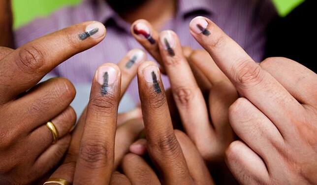 LokSabha Election Exit Poll 2024: લોકસભા ચૂંટણીના એક્ઝિટ પૉલના પરિણામો સામે આવ્યા છે. ડીબી લાઈવ (DB Live) ના એક્ઝિટ પૉલમાં NDAને મોટો ફટકો પડતો જોવા મળી રહ્યો છે, પાર્ટી સત્તા ગુમાવતી દેખાઈ રહી છે.