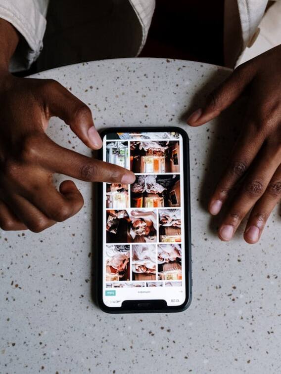 दुनिया में कितने लोग सोशल मीडिया का यूज करते हैं?