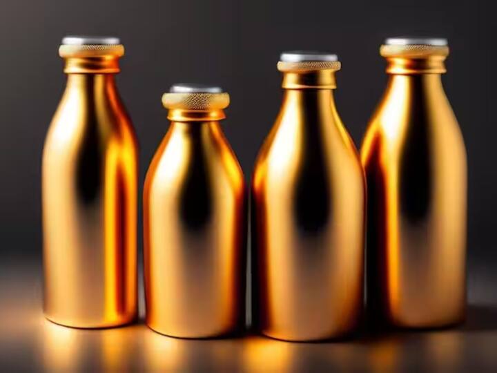 Copper Bottle: ਸਦੀਆਂ ਤੋਂ ਲੋਕ ਤਾਂਬੇ ਦੀ ਬੋਤਲ ਵਿੱਚ ਪਾਣੀ ਪੀਂਦੇ ਆ ਰਹੇ ਹਨ, ਅਜਿਹਾ ਕਰਨ ਨਾਲ ਉਨ੍ਹਾਂ ਦੀ ਸਿਹਤ ਬਹੁਤ ਤੰਦਰੁਸਤ ਰਹਿੰਦੀ ਹੈ ਅਤੇ ਉਨ੍ਹਾਂ ਨੂੰ ਕਿਸੇ ਵੀ ਤਰ੍ਹਾਂ ਦੀ ਬੀਮਾਰੀ ਨਹੀਂ ਹੁੰਦੀ।