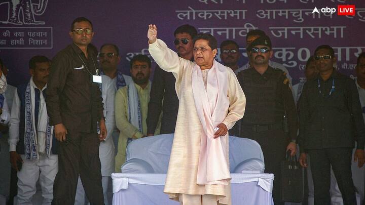 जिस तरह से साल 2014 के बाद से यूपी में हुए विधानसभा या लोकसभा चुनाव में बसपा का प्रदर्शन रहा है. उसे देखते हुए साल 2024 का लोकसभा चुनाव बसपा के लिए काफी महत्वपूर्ण माना जा रहा था. जहां मायावती ने 2022 के विधानसभा चुनाव में भी अकेले चुनाव लड़ा था. जिसमें बसपा को 403 विधानसभा सीटों में से सिर्फ 1 सीट मिली. अब देखना ये होगा कि बसपा को 4 जून के दिन कुछ नया करिश्मा कर पाती है.