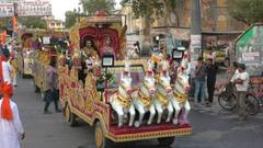 Photos: भरतपुर में धूमधाम से निकाली गई भगवान परशुराम की शोभायात्रा, महापुरुषों की झांकियों ने मोहा मन