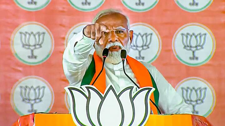 फलोदी सट्टा बाजार के अनुसार, हिमाचल प्रदेश और उत्तराखंड में बीजेपी को सभी सीटें मिलती दिख रही हैं. मध्य प्रदेश में 25-27 सीटें, हरियाणा में 5-6 सीटें, ओडिशा में 11-12 सीटें, तेलंगाना में 5-6 सीटें, झारखंड और छत्तीसगढ़ में 10-11 सीटें और दिल्ली में 5-6 सीटें मिलने का अनुमान है.