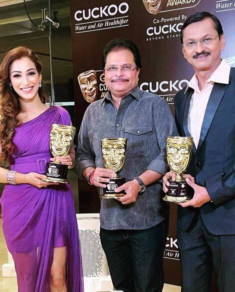 पोपटलाल के नाम से मशहूर श्याम पाठक अपने किरदार के लिए प्रति एपिसोड लगभग 60,000 रुपये कमाते हैं. वह शो में एक पत्रकार की भूमिका निभाते हैं और अपने किरदार के लगातार कुंवारेपन और शादी की तलाश के लिए फेमस हैं. पोपटलाल की हरकतें दर्शकों का मनोरंजन करने में कभी नाकाम नहीं होती है.