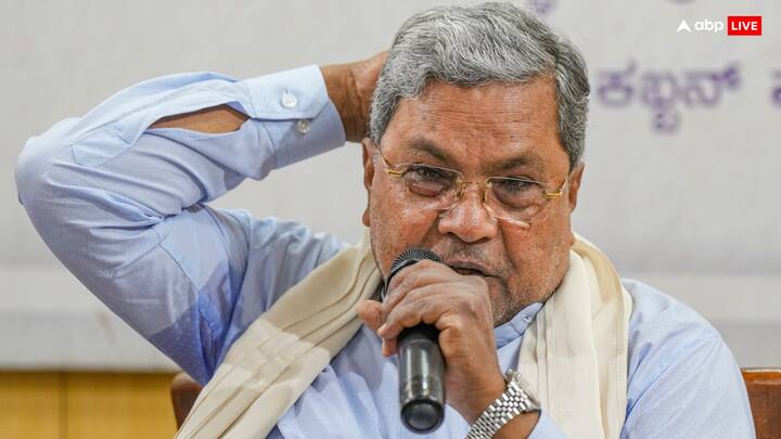 मीटिंग के दौरान मल्लिकार्जुन खरगे ने कर्नाटक के मुख्यमंत्री सिद्दारमैया से चुनावी परिणामों को लेकर सवाल पूछा था.