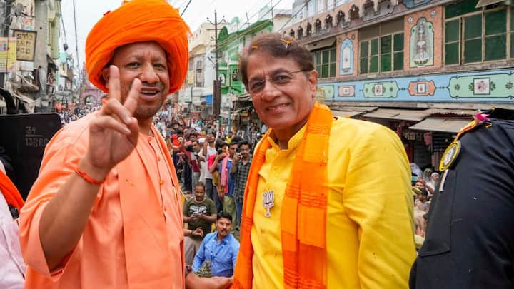 कुल मिला के उत्तर प्रदेश में भाजपा की अगुवाई वाली एनडीए को 66 सीटों के साथ बढ़त है, जिसमें से बीजेपी को 62, अपना दल (सोनेलाल) को दो, अएलडी को दो सीटें मिलती दिख रही हैं.