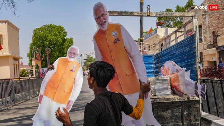 रामलला की प्राण-प्रतिष्ठा पूरी होने तक नरेंद्र मोदी जमीन पर ही सोए थे. समारोह के बाद स्वामी गोविंददेव ने पीएम का उपवास तुड़वाया था.