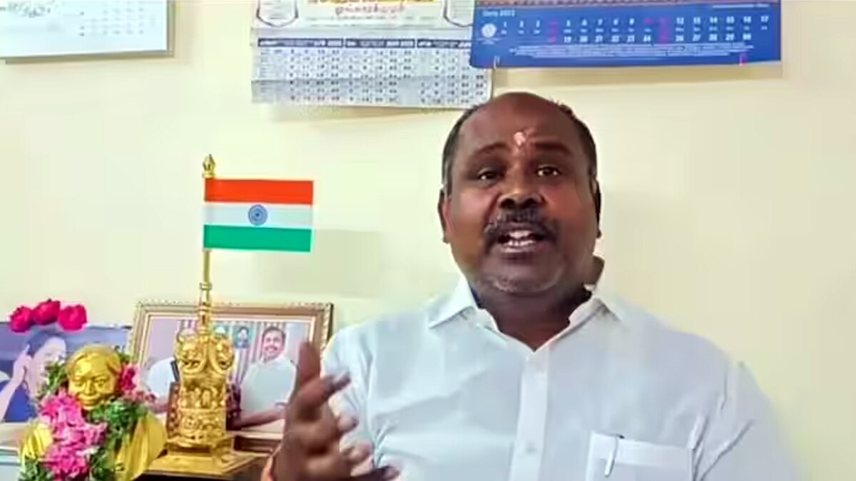 Theni: வயிறு எரிகிறது; 2 நாள்களாகச் சாப்பிடவில்லை!' - கருத்துக்கணிப்பு முடிவுகள் குறித்து ஆர்.பி.உதயகுமார்