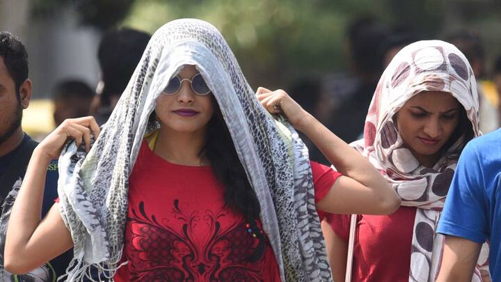 रविवार को सापेक्षिक आर्द्रता 29 फीसदी और 44 फीसदी के बीच रही. सोमवार को अधिकतम और न्यूनतम तापमान क्रमश 44 और 30 डिग्री सेल्सियस तक पहुंचने की संभावना है.