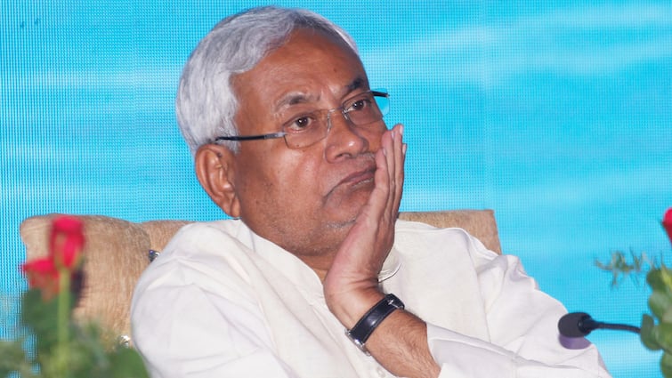 Bihar CM Nitish Kumar condolences on death of people due to stampede during satsang in Hathras 'हाथरस की घटना अत्यंत दुखद और पीड़ादायक', हादसे पर CM नीतीश कुमार ने जताई संवेदना