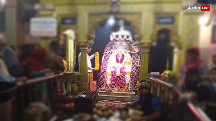 शनि मंदिर, इंदौर - शनि देव का प्राचीन और चमत्कारिक मंदिर जूनी इंदौर में स्थित है.मान्यता है ये दुनिया का सबसे प्राचीन शनि मंदिर है. कहते हैं यहां स्वंय शनि देवता पधारे थे.