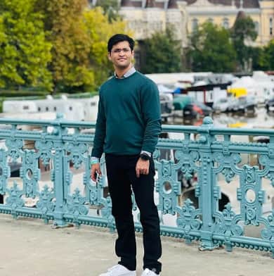 अंसार शेख ने यूपीएससी क्रैक करने के लिए खास रणनीति बनाई उन्होंने तैयारी के लिए सभी टॉपिक्स कवर करने के लिए नियत समय तय किया है. दिन में कम से कम 12 से 14 घंटे पढ़ाई कर एग्जाम क्रैक किया.