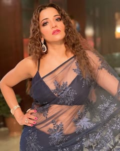 Monalisa: ભોજપુરી એક્ટ્રેસ મોનાલિસાનો સાડીમાં જોવા મળ્યો કાતિલ અંદાજ, જુઓ વાયરલ તસવીરો