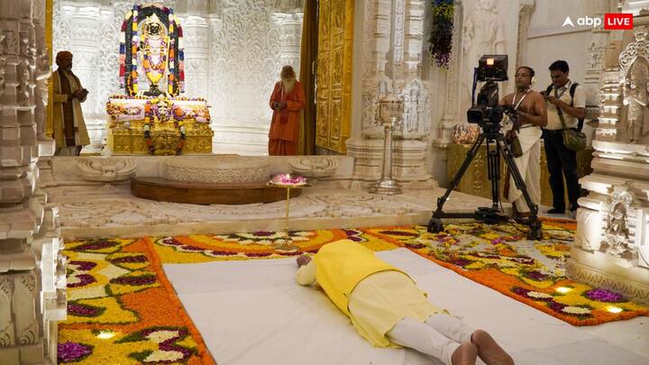 आचार्य सत्येंद्र दास लगभग 33 साल से मुख्य पुजारी के रूप में रामलला की पूजा-अर्चना कर रहे हैं. वह मूल रूप से अयोध्या के निवासी हैं. उनके पिता राम जन्मभूमि के पुजानी के करीबी थे.