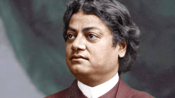 আপনি দুর্বল চিন্তাভাবনা করলে মানুষ হিসেবেও দুর্বল হয়ে থাকবেন। আপনি যদি নিজেকে সবল ভাবেন, তাহলেই আপনি সবল হবেন।(ছবি সৌজন্য-বেলুড় মঠ)