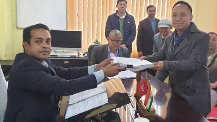 राजीव गांधी यूनिवर्सिटी के पॉलिटिकल साइंस के एसोसिएट प्रोफेसर डॉ नानी बाथ ने बताया कि तेदीर की हार का कारण क्रिश्चियन वोट हैं. वह उनके खिलाफ हो गए थे. वहीं एनसीपी के समर्थक द्वारा यह भी कहा गया था कि एंटरप्रेन्योर से नेता बने तोको तातुंग ने यह सीट युवा वर्ग के दम पर और बदलाव लाने के वादे के साथ जीती है.