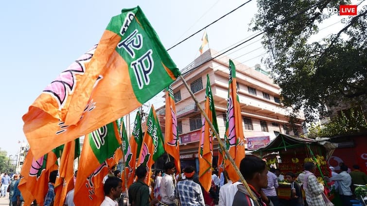 abp cvoter survey BJP gets Brahmin Thakur votes most in UP Bihar India Alliance Yadav Kachhi Pasi ABP CVoter Survey: यूपी-बिहार में BJP के इन वोटरों को एक इंच भी नहीं हिला पाया इंडिया गठबंधन! सर्वे में खुलासा