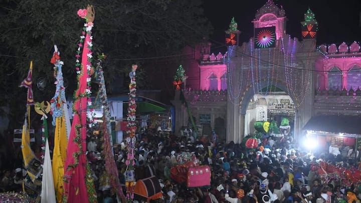 Ghazi Miya Anual Jeth Mela: यूपी के बहराइच जिले के सैयद सालार मसूद गाजी की दरगाह पर लगने वाला सालाना जेठ मेला शुरू हो गया है.  ये मेला एक महीने तक चलेगा, आज रात खास बरातें आएंगी.