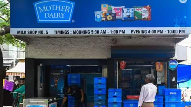 Mother Dairy has increased prices of fresh pouch milk by Rs 2 per litre effective from June 3 Mother Dairy: દૂધ પર મોંઘવારીનો માર, અમૂલ બાદ મધર ડેરીએ કર્યો ભાવ વધારો