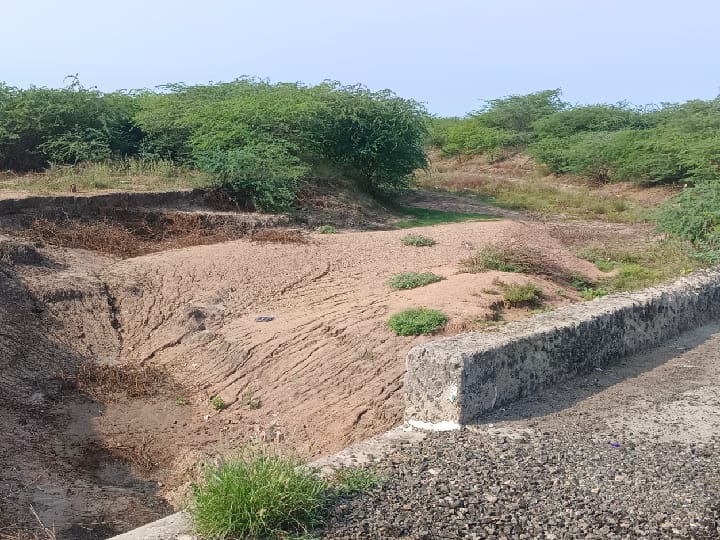 அந்தரத்தில் தொங்கும் பாலம் - உயிர் பலி ஏற்படும் முன் நெடுஞ்சாலைதுறை  நடவடிக்கை எடுக்குமா?