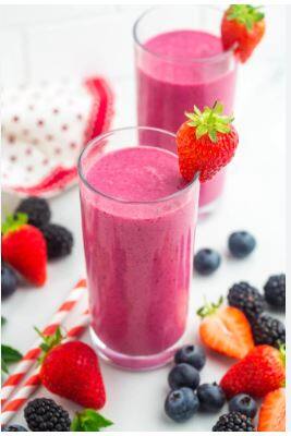 ਜਿਵੇਂ-ਜਿਵੇਂ ਗਰਮੀ ਦਾ ਮੌਸਮ ਨੇੜੇ ਆਉਂਦਾ ਹੈ, ਠੰਡੀਆਂ ਅਤੇ ਤਾਜ਼ਗੀ ਦੇਣ ਵਾਲੀਆਂ ਚੀਜ਼ਾਂ ਦੀ ਜ਼ਰੂਰਤ ਵਧ ਜਾਂਦੀ ਹੈ। ਸਮੂਦੀ ਇੱਕ ਵਧੀਆ ਵਿਕਲਪ ਹੈ, ਜੋ ਨਾ ਸਿਰਫ ਸੁਆਦੀ ਹੈ, ਸਗੋਂ ਸਿਹਤ ਲਈ ਵੀ ਬਹੁਤ ਫਾਇਦੇਮੰਦ ਹੈ। ਇੱਥੇ ਅਸੀਂ ਦੱਸ ਰਹੇ ਹਾਂ ਅਜਿਹੇ ਪੰਜ ਸਮੂਦੀਜ਼ ਦੀ ਰੈਸਿਪੀ ਜਿਨ੍ਹਾਂ ਨੂੰ ਤੁਸੀਂ ਘਰ 'ਚ ਆਸਾਨੀ ਨਾਲ ਬਣਾ ਸਕਦੇ ਹੋ।