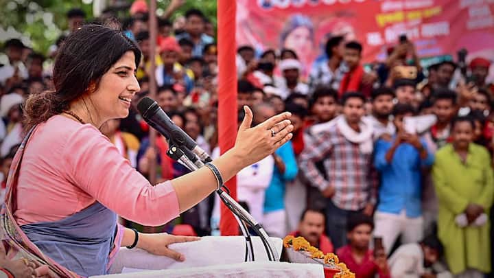 एग्जिट पोल के अनुसार अमेठी से स्मृति ईरानी जीती हुई दिखाई दे रही है, लेकिन यहां बहुत टफ फाइट है. स्मृति ईरानी को 47 फीसदी वोट मिल सकते है तो वहीं उनके खिलाफ कांग्रेस प्रत्याशी कल शर्मा को 45.50 वोट मिलने के अनुमान है. एग्जिट पोल की रिपोर्ट माने तो रायबरेली से राहुल गांधी को भारी मतों से जीत मिल सकती है. उनको 52 फीसदी से अधिक वोट मिल सकते है. वहीं भाजपा प्रत्याशी दिनेश प्रताप सिंह को 33 फीसदी से भी अधिक वोट मिल सकते है.