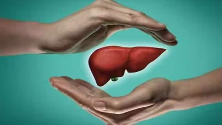 Fatty Liver: લીવર ખરાબ થાય તે પહેલા શરીરમાં દેખાય છે આ સંકેત, થઈ જાઓ સાવધાન