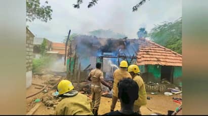 Sivagangai News TV Suddenly Exploded house fire police investigation TNN வெடித்து சிதறிய டிவி... பற்றி எரிந்த வீடு - சிவகங்கையில் அடுத்தடுத்து வெடிக்கும் மின்சாதனங்கள்