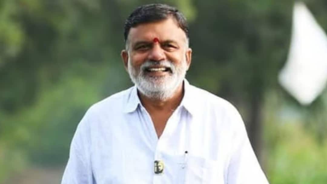 Rajabhau Waje statement he will win the election against Hemant Godse from Nashik Lok Sabha Constituency Maharashtra Marathi News 'सिन्नरमधून एक लाखाचा लीड, मी निवडून येणारच', निकालाआधीच राजाभाऊ वाजेंना विजयाचा ठाम विश्वास!