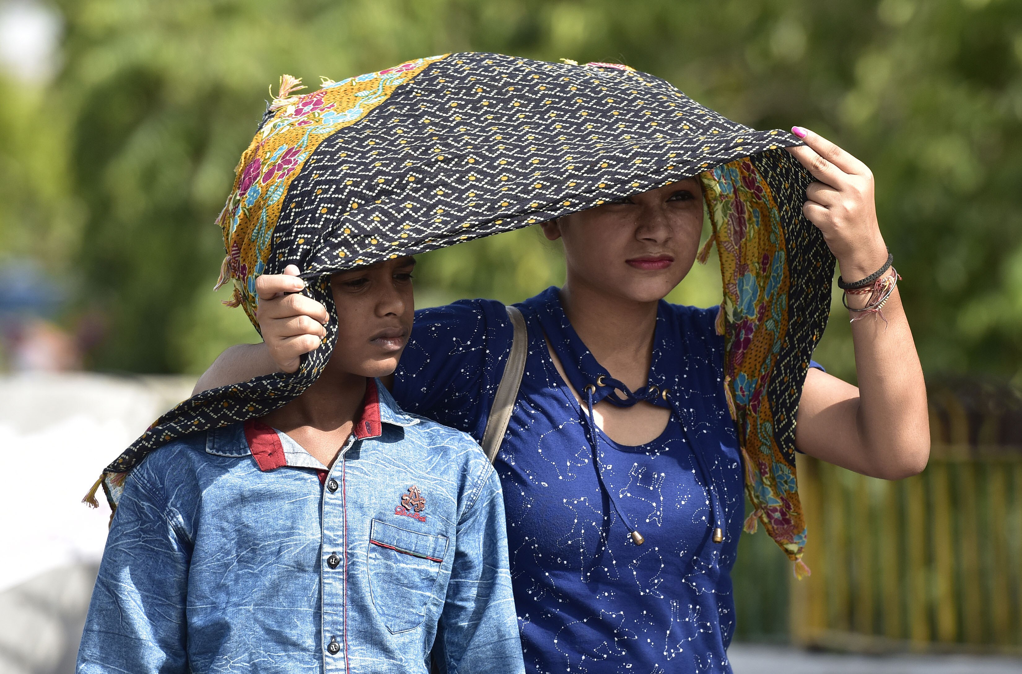 Delhi Rain: चिलचिलाती गर्मी के बीच दिल्ली में बारिश की संभावना, जानें IMD का अपडेट