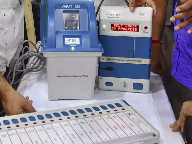 Counting of votes will be held at 117 centers in Punjab proper arrangements for CCTV monitoring of strong rooms Sibin C Lok sabha Election 2024: ਪੰਜਾਬ ‘ਚ 117 ਕੇਂਦਰਾਂ 'ਤੇ ਹੋਵੇਗੀ ਵੋਟਾਂ ਦੀ ਗਿਣਤੀ, ਸਟਰਾਂਗ ਰੂਮਾਂ ਦੀ CCTV ਨਿਗਰਾਨੀ ਦੇ ਪੁਖ਼ਤਾ ਪ੍ਰਬੰਧ: ਸਿਬਿਨ ਸੀ