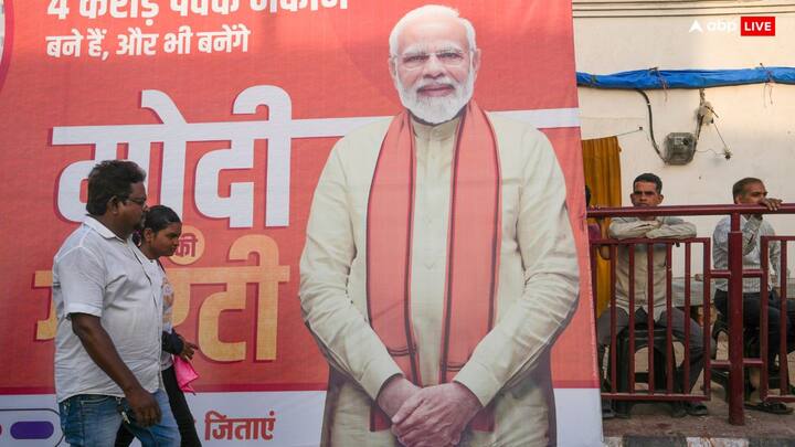 आचार्य बोले कि रामलला की प्राण-प्रतिष्ठा के बाद पीएम मोदी आए. उन्होंने ही प्राण-प्रतिष् की. पीएम मोदी पर रामलला का आशीर्वाद-कृपा है.