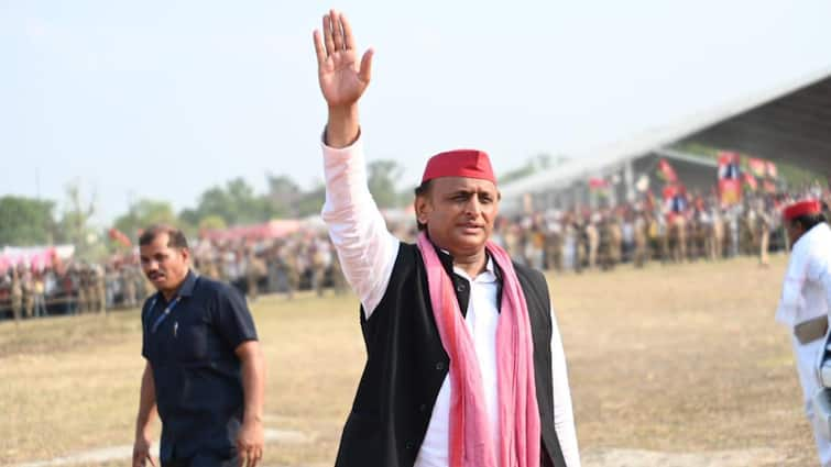 UP Lok Sabha Election Result 2024 samajwadi party akhilesh yadav dimple yadav akshay yadav dharmendra yadav family उत्तर प्रदेश में अखिलेश यादव के परिवार का क्या है हाल? जानें-एक-एक सीट के रुझान