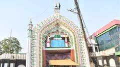 IN Pics: 'गाजी मियां' के लिए आज रात आएंगी 500 बरातें, बहराइच की दरगाह पर जेठ मेले का आगाज, देखें तस्वीरें