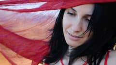 Summer Fashion Tips: गर्मियों में कुल और स्टाइलिश दिखने के लिए ऐसे करें स्कार्फ का इस्तेमाल