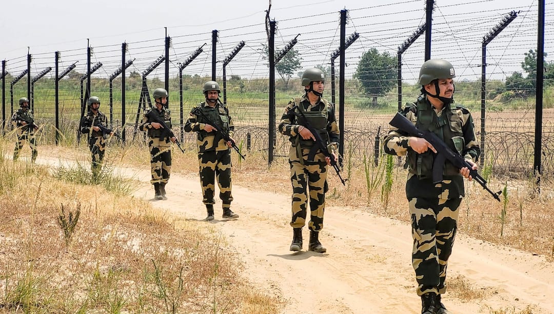 BSF Recruitment 2024: देश सेवा का है जज्बा तो करें बीएसएफ के इस भर्ती अभियान के लिए अप्लाई, 1 लाख से ऊपर है सैलरी BSF Recruitment 2024 Apply for various posts at rectt.bsf.gov.in Salary 112400 BSF Recruitment 2024: देश सेवा का है जज्बा तो करें बीएसएफ के इस भर्ती अभियान के लिए अप्लाई, 1 लाख से ऊपर है सैलरी