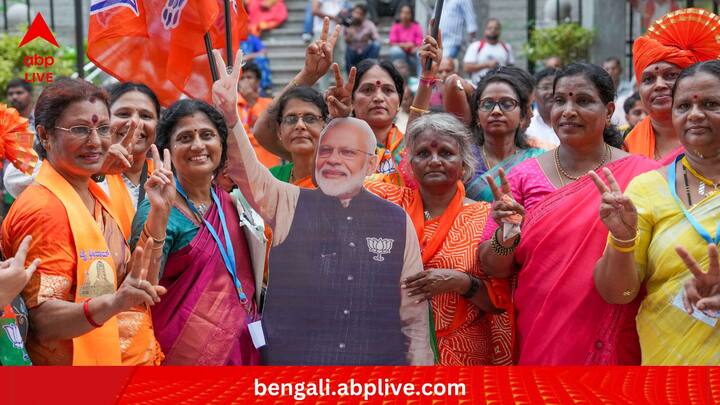 পরিসংখ্যানের নিরিখে যেখানে ২০১৯ সালে নরেন্দ্র মোদির প্রাপ্ত ভোটের হার ছিল ৬৩.৬২ শতাংশ, সেখানে এবার ৫৪.২৪ শতাংশ ভোট পেয়েছেন বিজেপি নেতা। (ছবি:PTI)