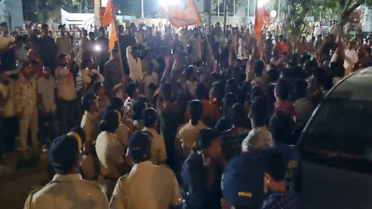 Controversy in Northwest Lok Sabha Constituency Mumbai over Ravindra Waikar's victory; Old Shiv Sena activists clashed Maharashtra Lok Sabha Election Result 2024: रवींद्र वायकरांच्या विजयावरुन वायव्य मुंबईत वाद; जुने शिवसेनेचे कार्यकर्ते भिडले, पोलिसांचा लाठीचार्ज