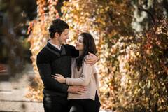 Relationship Tips: पार्टनर की तारीफ करने में कंजूसी कैसी, रिश्ते को और स्ट्रांग बनाएगा आपका दिल खोलकर तारीफ करने का अंदाज़