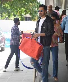 Varun Dhawan Baby Girl: હોસ્પિટલ બહાર સ્ટાઇલિશ લૂકમાં જોવા મળ્યાં વરૂણ ધવન, ચહેરા પર હતી ખુશી